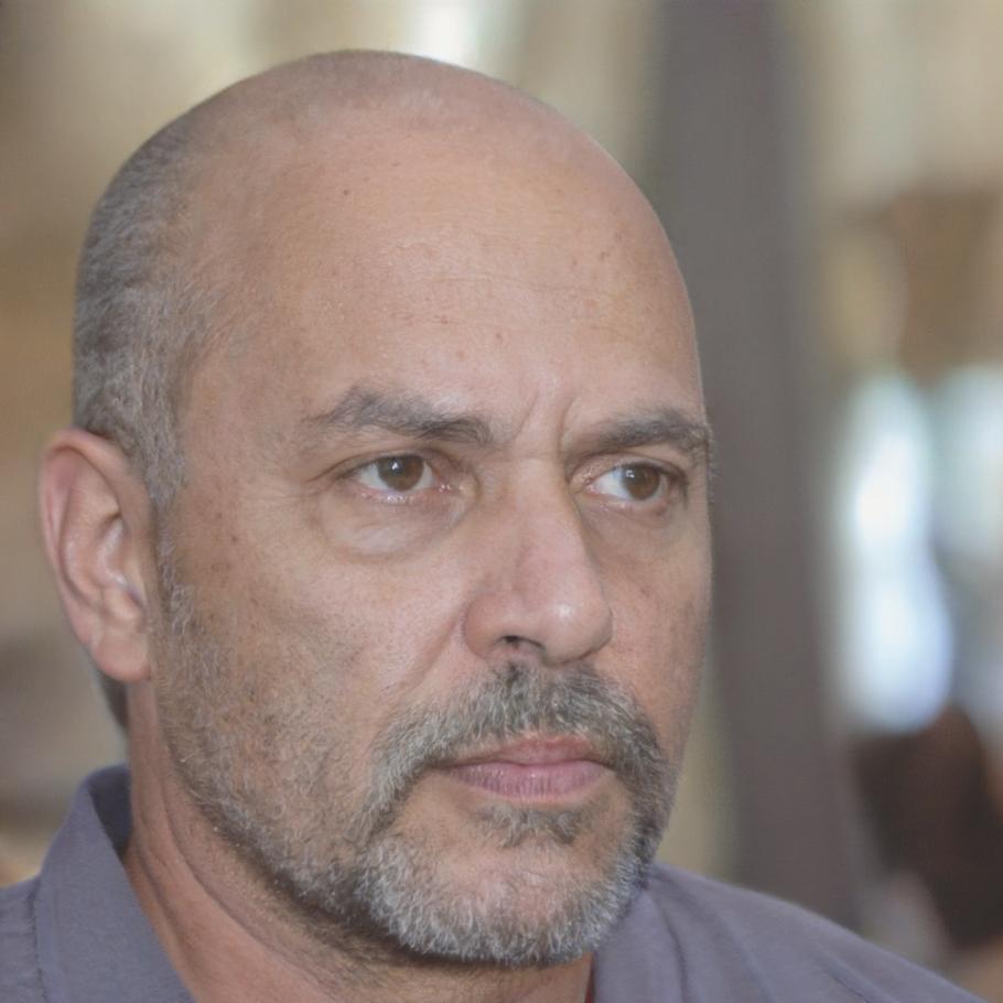 Carlos Méndez, especialista en análisis financiero